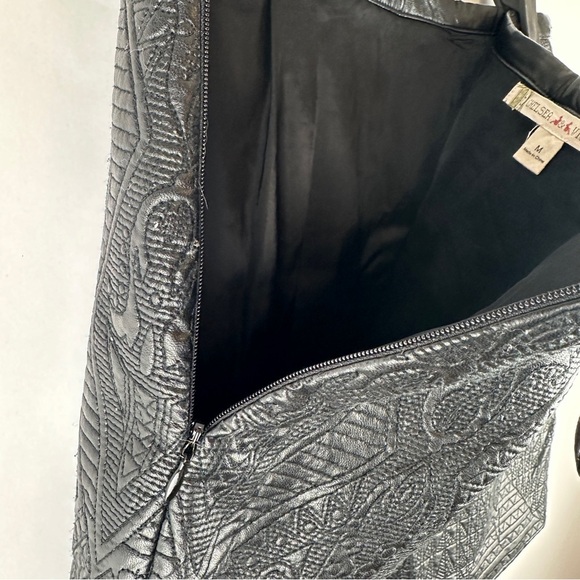 Black Textured Skirt | US Size Medium - Picture 6 of 7